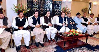 Islamabad: PML-N meeting on judiciary crisis underway   